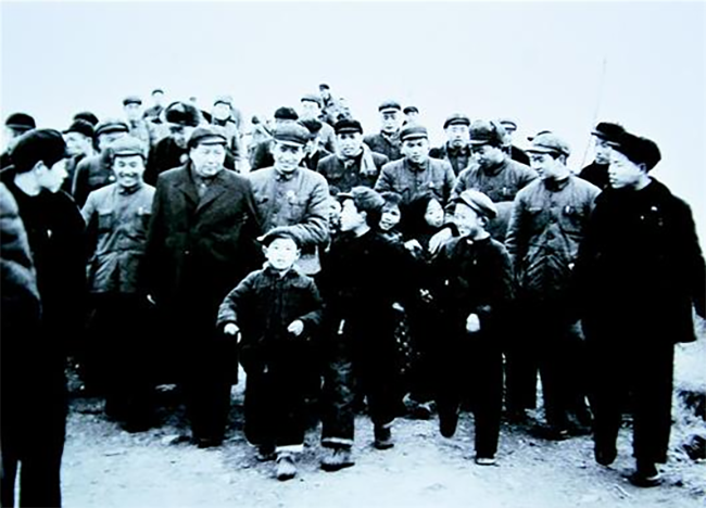 曆史的回響丨毛主席與武漢長江大橋的故事