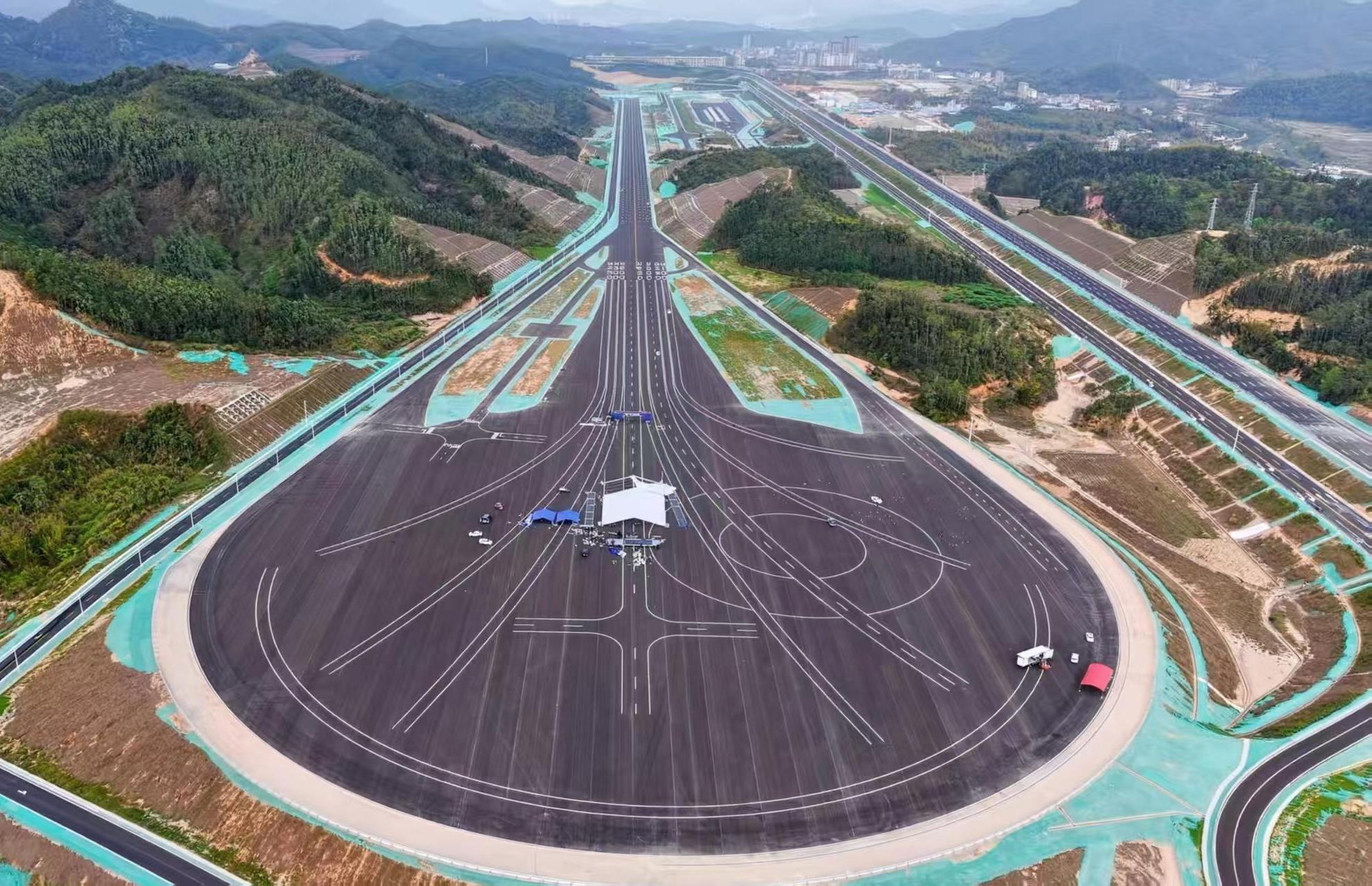 國內首個“路空一體”汽車試驗場——南方（韶關）智能網聯新能源汽車試驗檢測中心投用