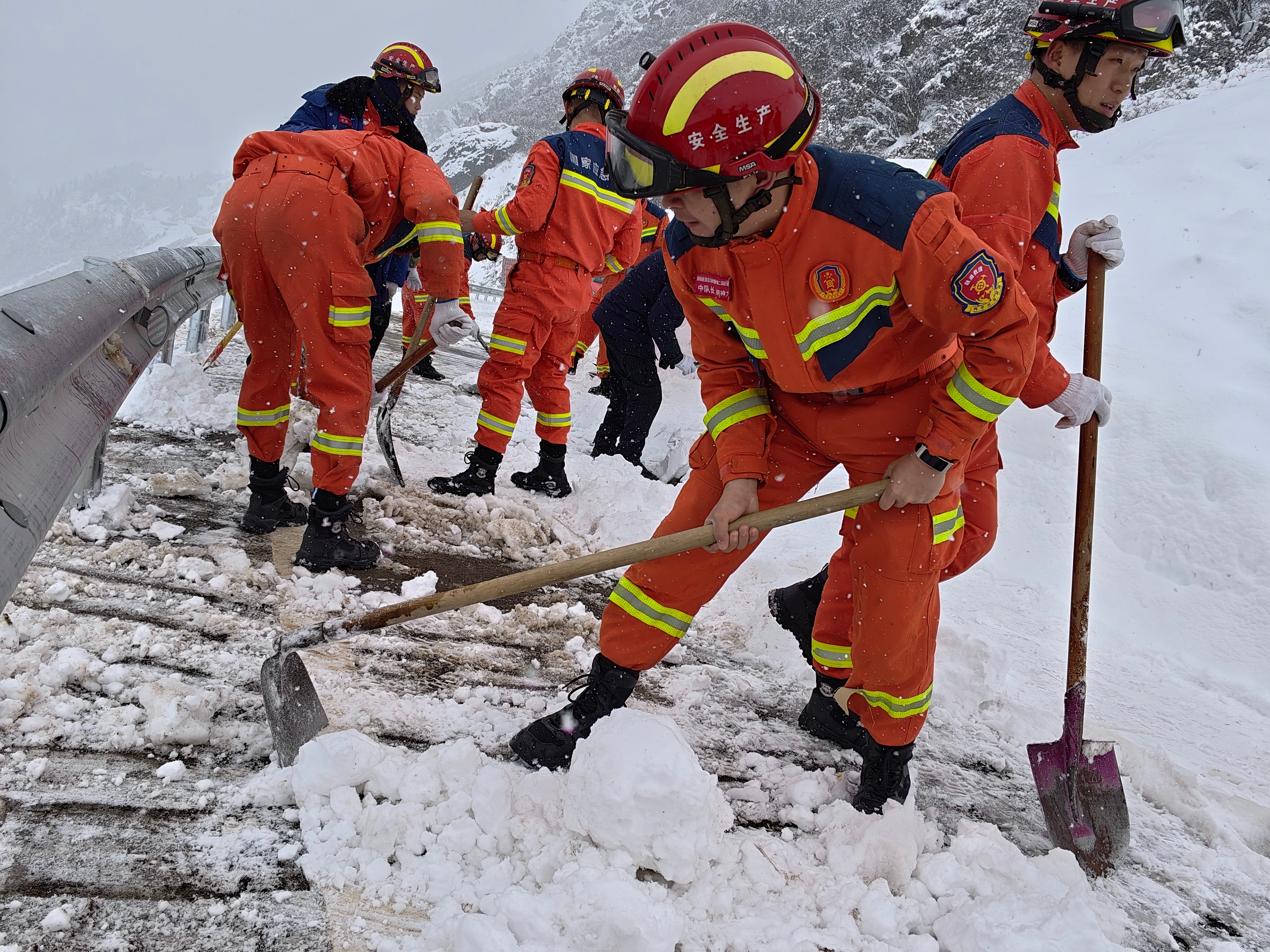 海拔4500米，5小時搶通！國家隧道應急救援中鐵二局西藏隊高原奮戰省道303線雪崩路段