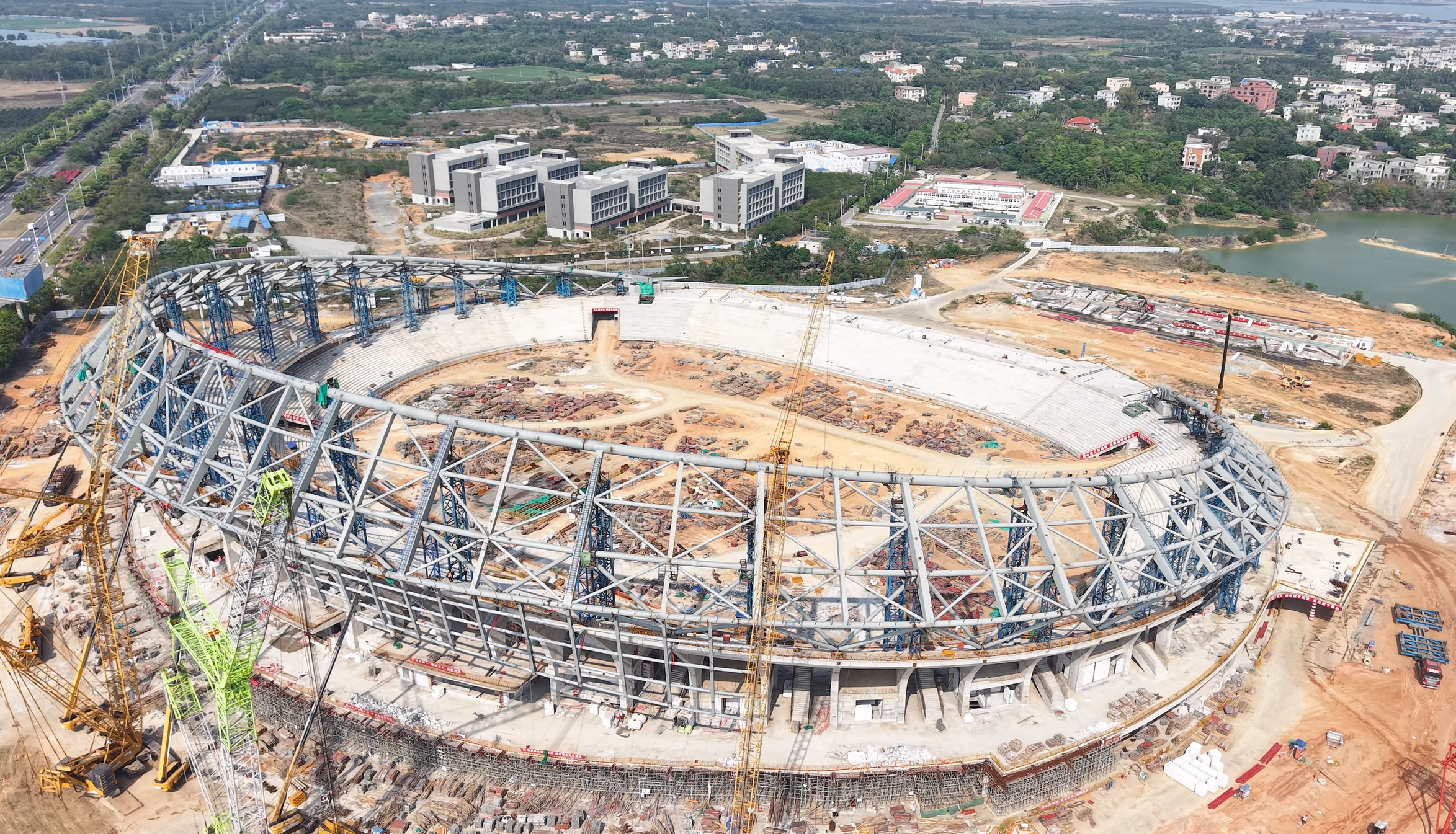 中國東盟(北海)體育實訓基地體育場鋼屋蓋結構合龍